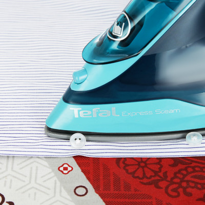 Bàn ủi hơi nước Tefal FV2867E0 - Dung tích bình chứa 270 ml - Công suất 2500W - Mặt đế Ceramic chống dính - Chức năng Phun hơiPhun tiaỦi hơi nướcỦi khô - Hàng chính hãng