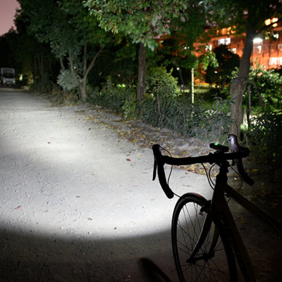 Đèn Xe Đạp Mini Nhỏ Gọn 2 Bóng LED T6 Độ Sáng Cao Vỏ Nhôm Chống Nước Dung Lượng Pin 2000mAh Sạc Điện Mai Lee