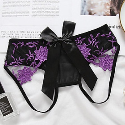 Quần lót thời trang hở mông lọt khe