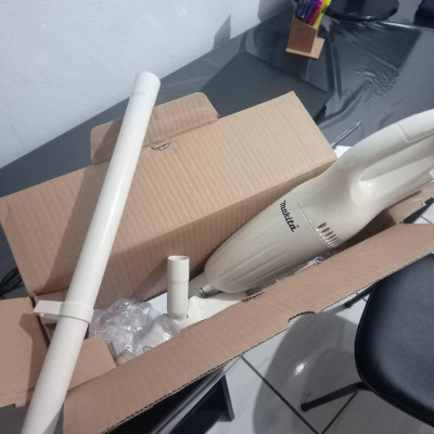 MÁY HÚT BỤI DÙNG PIN (10.8V) 1.8KPA/(1.2M3/MIN) MAKITA CL100DZ (KHÔNG KÈM PIN VÀ ĐẾ SẠC) - HÀNG CHÍNH HÃNG