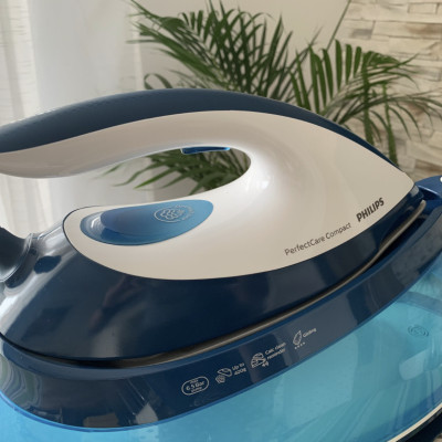 Bàn Ủi Hơi Nước Tự Chỉnh Nhiệt Độ Philips PerfectCare GC7840/20, Tiết Kiệm Năng Lượng Tới 35%, Công Suất 2400W - Hàng Nhập Khẩu