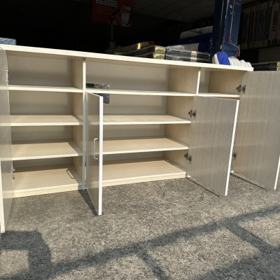 Kệ tivi nhựa Tundo màu gỗ sồi kết hợp làm tủ giày thông minh ngang 1m6 x cao 80 cm x sâu 45 cm.