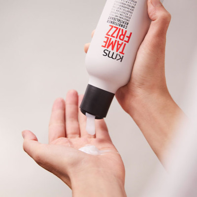 Dầu Xả Dưỡng Tóc Mềm Mượt Goldwell KMS Tamefrizz Kiểm Soát Bông Xù, Giảm Xơ Rối Lên Đến 99%