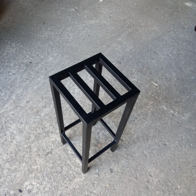 Kệ (giá) sắt để chậu hoa cây cảnh, mặt Vuông 20x20,25x25 ,30X30 cm có thanh giằng 4 chân Cao 35-40-45-50-55-60-65-70 Thép hộp 20mm ( Hàng Chính Hãng )