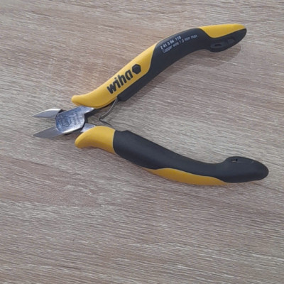 Kìm cắt điện tử ESD Wiha 26821 chống tĩnh điện