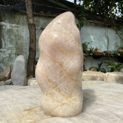 Trụ đá thạch anh tự nhiên nguyên khối NHASAN T700 "Khơi Thông Long Mạch, Cải Thiện Sức Khỏe" Nặng 24kg (KT: 39 x 23 x 13.5 cm) - Hàng chính hãng