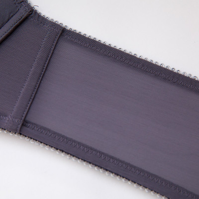 Áo lót nữ nâng ngực cúp V Triumph Style Festive WHU DV 7728 có gọng, đệm mút vừa phối viền ren