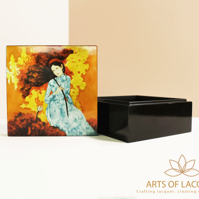 Hộp Lưu Niệm Sơn Mài Họa Tiết Cô Gái Ngồi Bên Hoa Sen