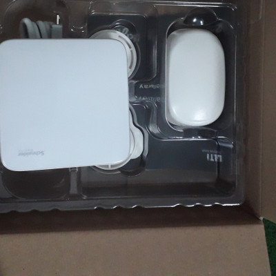 Bộ kết nối trung tâm U30IPGWZB Ulti Zigbee Schneider