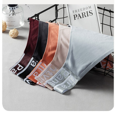 Quần lót nữ lọt khe phong cách thể thao sành điệu 