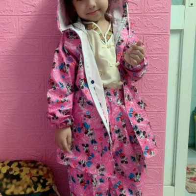 Bộ áo mưa cho  bé trai  và  bé gái từ  9 -  10 tuổi ,  kèm túi đựng xinh xắn , Áo mưa vải dù  chống thấm  , có túi đựng dễ thương , giao màu ngẫu nhiên