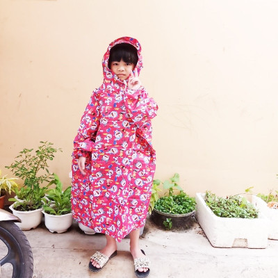 Áo mưa bít trẻ em từ  1 -  4 tuổi ,  áo đi mưa , vải dù  chống thấm ,  họa tiết hoạt hình dễ thương  , kèm túi đựng xinh xắn , giao màu ngẫu nhiên