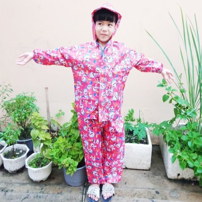 Bộ áo mưa cho  bé trai  và  bé gái từ  9 -  10 tuổi ,  kèm túi đựng xinh xắn , Áo mưa vải dù  chống thấm  , có túi đựng dễ thương , giao màu ngẫu nhiên