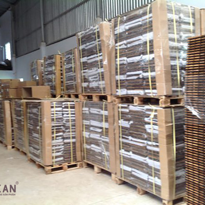 Vỉ Gỗ Lót Sàn Ban Công Thương Hiệu ANKAN Màu Nâu Vàng Loại 12 Nan, Ván Gỗ Lót Sàn Ngoài Trời, Sân Vườn, Hồ Bơi, Phòng Spa, Siêu Bền, Chịu Nước Tốt, Chống Trơn Trượt, Tiêu Chuẩn Xuất Khẩu (1 Vỉ)