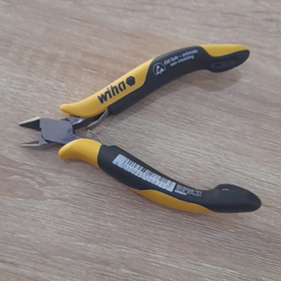 Kìm cắt điện tử ESD Wiha 26821 chống tĩnh điện