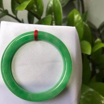 Vòng Tay Phong Thủy Đá Cẩm Thạch Lý B size 48mm x dầy 7,5mm Màu Xanh Lá nhẹ đều vòng đẹp Nữ nữ 35kg - 49kg đeo ạ