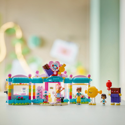 LEGO FRIENDS 42649 Đồ Chơi Lắp Ráp Cửa Hàng Kẹo Ngọt Thành Phố Heartlake (376 Chi Tiết)