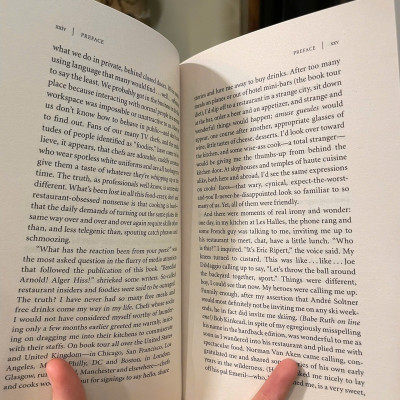 Sách - Kitchen Confidential: 25th Anniversary Edition by Anthony Bourdain | English Biography