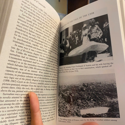 Sách - The Age of Extremes: Short Twentieth Century 1914-1991 by Eric Hobsbawm | History Nonfiction