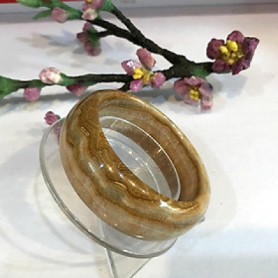 Vòng tay đá tự nhiên màu vàng vân bản to 2 cm cho bóng và có vân