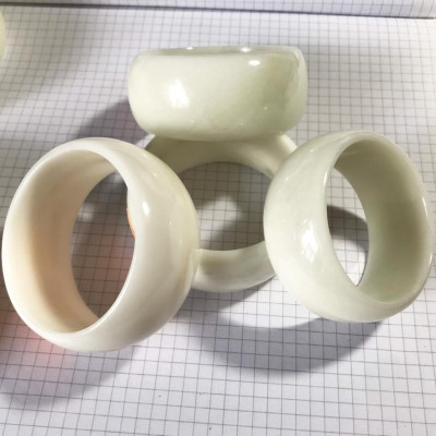 Vòng tay đá trắng tự nhiên cho nam mệnh Thủy và Kim cao từ 2.3 đến 2.5 cm đủ size