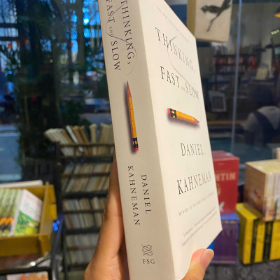 Sách - Thinking, Fast and Slow by Daniel Kahneman | Nonfiction Psychology Self Help in English