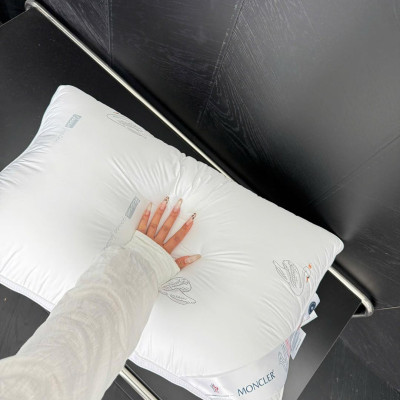 Gối Moncler size 48x74cm (đôi gồm 2 cái) Hàng chính hãng