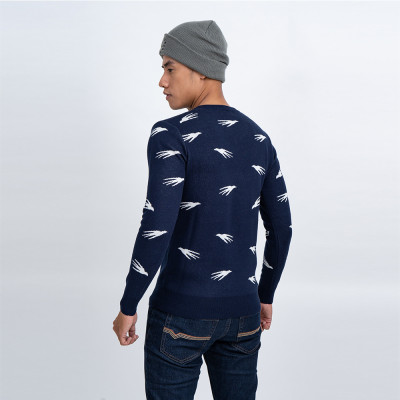 Áo len nam dài tay cổ tim màu xanh đen  NOVELTY 180563I