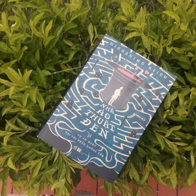 Combo 2 Cuốn Tiểu Thuyết Trinh Thám Của Higashino Keigo: Trái Tim Của Brutus + Nhà Ảo Thuật Đen Và Vụ Án Mạng Tại Thị Trấn Không Tên