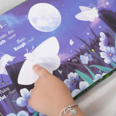 Touch And Feel - Sách Sờ Chạm Khám Phá - Thế Giới Động Vật - Bốn Mùa Tươi Đẹp