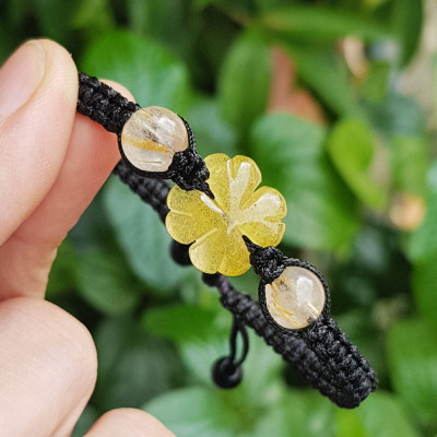 Vòng tay cỏ 4 lá bằng đá thạch anh tóc vàng tết dây may mắn