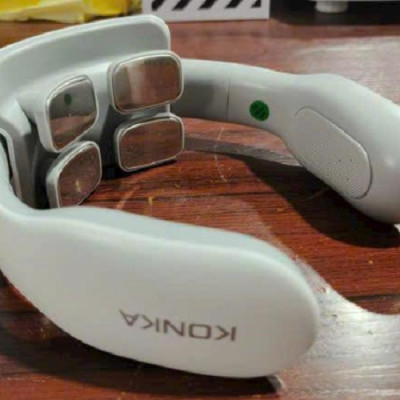 Máy massage cổ vai gáy cột sống 4 đầu công nghệ Nhật Bản