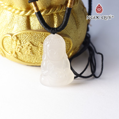 Mặt dây chuyền Phật Thích Ca đá mã não trắng 36x22mm mệnh thủy, kim - Ngọc Quý Gemstones