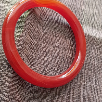 Vòng mã não đỏ Đậm vân ni 61mm x chột to 9,5mm Nữ mệnh hỏa mệnh thổ ạ Nặng 60kg - 70kg đeo đẹp ạ