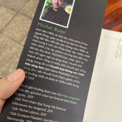 (Tái bản 2022) HOA SÚNG ĐEN - Michel Bussi - Nguyễn Thị Hồng Hạnh dịch - Nhã Nam – Nxb Hội Nhà Văn (bìa mềm)