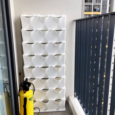 CHẬU TRỒNG RAU SẠCH TẠI NHÀ (1M2 DẠNG ĐỨNG) LÀ CHẬU NHỰA MODULE TRỒNG RAU ÁP TƯỜNG NHẬP KHẨU CHÂU ÂU BẢO HÀNH 5 NĂM (GỒM 8 MODULE LÀ 24 HỐC RAU)