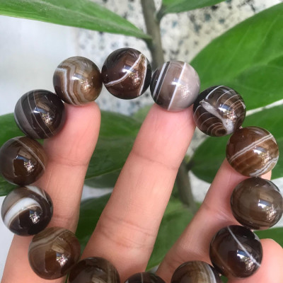 CHIẾC VÒNG MÃ NÃO VÂN VẰN MÀU  VÀNG NÂU ĐẤT  SẬM ĐẸP SIZE  14MM NAM MẠNG THỔ  GỒM 14 HẠT ĐẸP