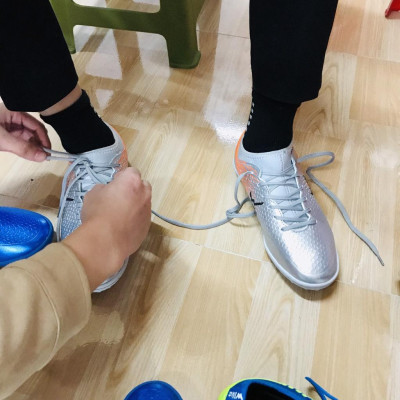 Giày bóng đá phủi chất lượng cao  2022-2023