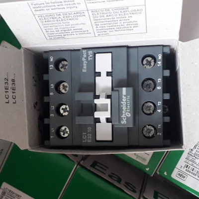 Công tắc Contactor 32A coil 220VAC Schneider LC1E3210M5 / M7