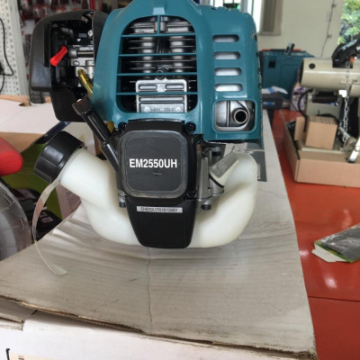 MÁY CẮT CỎ CHẠY XĂNG 710W (24.5ML/4 THÌ) MAKITA EM2550UH- HÀNG CHÍNH HÃNG