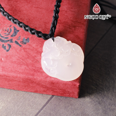 Mặt dây chuyền đá mã não khắc cặp tỳ hưu tài lộc 37x33x6mm - Ngọc Quý Gemstones