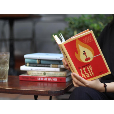 451 độ F (Bìa cứng) -  Bản Quyền