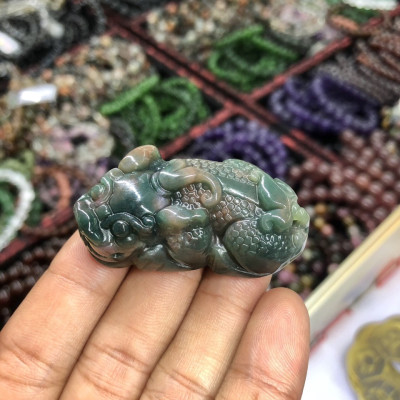 Mặt dây chuyền Tỳ Hưu vẩy rồng phong thủy đá ngọc băng tảo