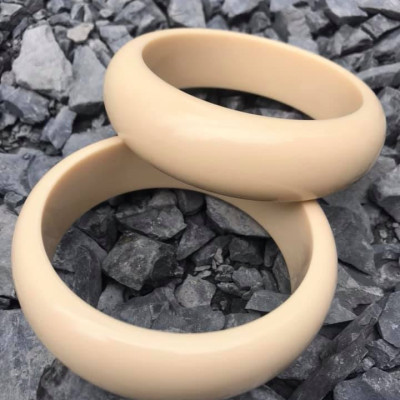 VÒNG TO LẮM TAY NAM GIẢ NGÀ HAY GỌI LÀ XƯƠNG MỸ NGHỆ BẢN TRƠN DẦY  VÒNG NI 72mm x CAO 22mm x DẦY 11mm  DÀNH CHO CÁC ANH NAM TAY LỚN 90kg-100kg ĐEO ĐẸP Ạ