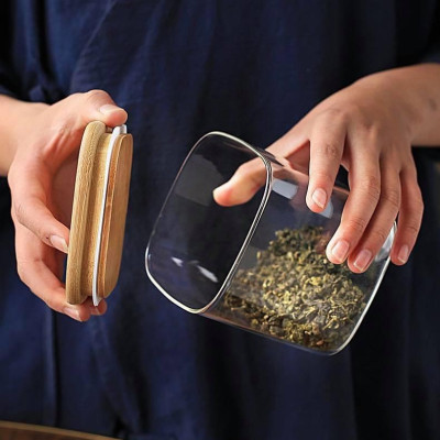 HŨ THỦY TINH DÁNG VUÔNG NẮP GỖ ĐỰNG THỰC PHẨM HẠT KHÔ - VD62