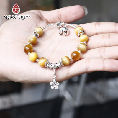 Vòng tay đá mắt hổ vàng tâm phối charm hoa bạc size hạt 10mm mệnh thổ , kim - Ngọc Quý Gemstones