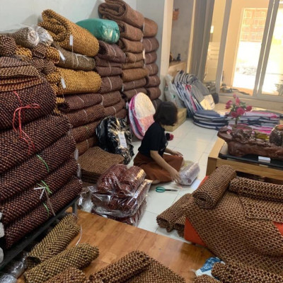 Lót ghế ô tô hạt gỗ Trắc ( hình thật )