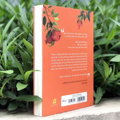 Sách - Không Tự Khinh Bỉ Không Tự Phí Hoài