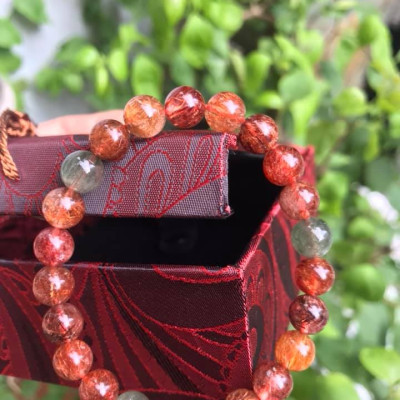 VÒNG THẠCH ANH TÓC TAM TÀI LOẠI ĐẸP MANG MAY MẮN TÀI LỘC CHO GIA CHỦ  Size VÒNG 8MM 100% ĐÁ TỰ NHIÊN HÀNG VIP BÓNG MƯỢT ĐẸP LẮM Ạ