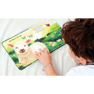 Sách - Touch And Feel - Sách Sờ Chạm Khám Phá - Thế Giới Động Vật - Một Ngày Giữa Thiên Nhiên - Đinh Tị Books